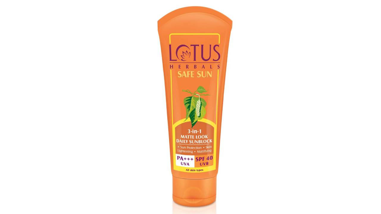 Lotus  Sunscreen SPF 40 PA+++